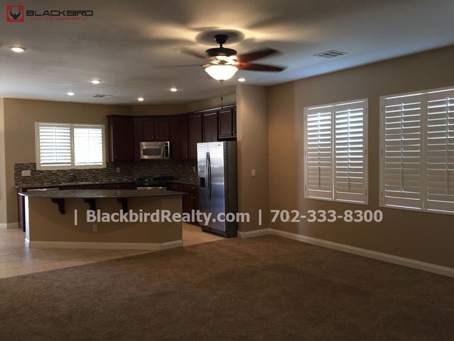 Building Photo - RV Parking - 4 bedroom 3 bath Large Two Story