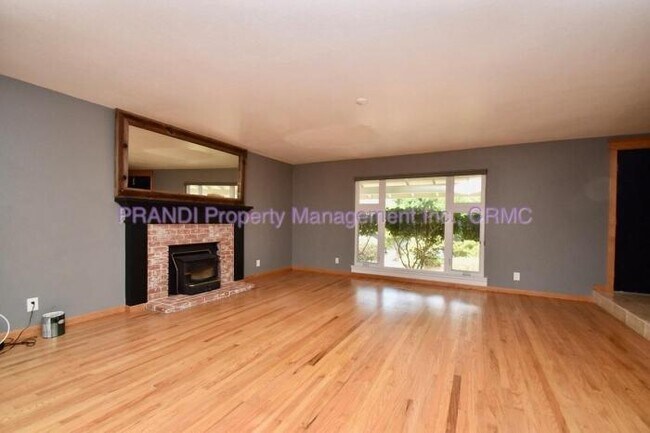 Foto del edificio - 4 bedroom in San Rafael CA 94901