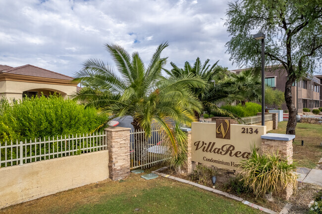 Monument Signage - Villa Real