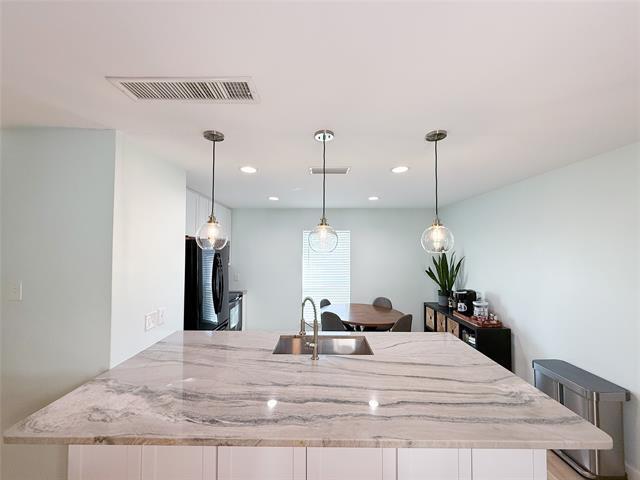 Building Photo - 811 Roaming Rd Dr