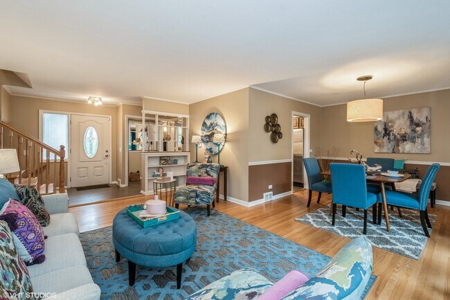 Building Photo - 1409 Huntington Dr