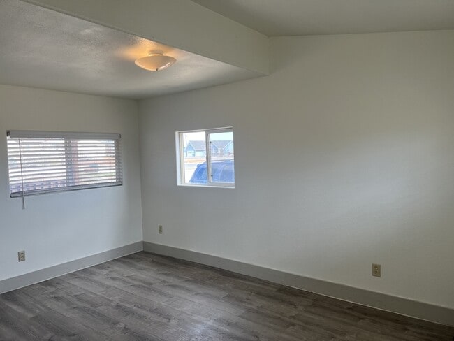 Building Photo - 266 E 200 S
