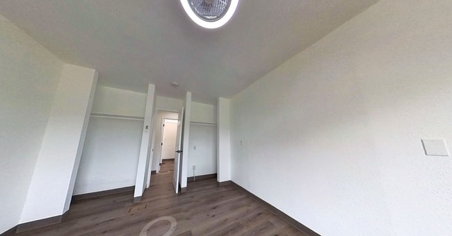 Building Photo - Large Two Story 8 Bed 4 Bath Home Near Campus!!