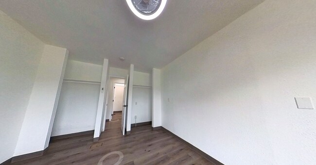 Foto del edificio - Large Two Story 8 Bed 4 Bath Home Near Campus!!