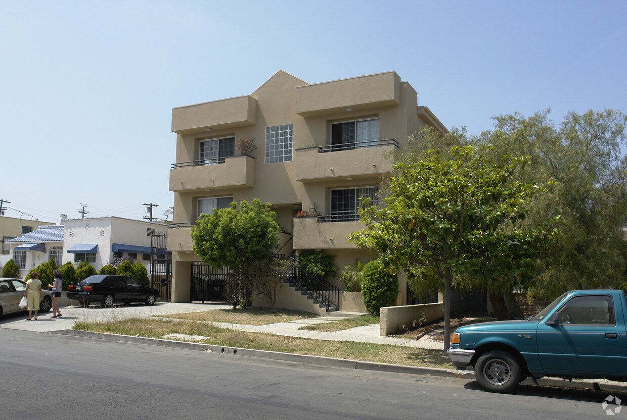 Building Photo - 5139 Maplewood Ave