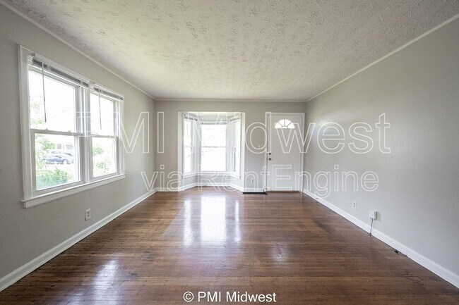 Building Photo - 4627 Norwaldo Ave