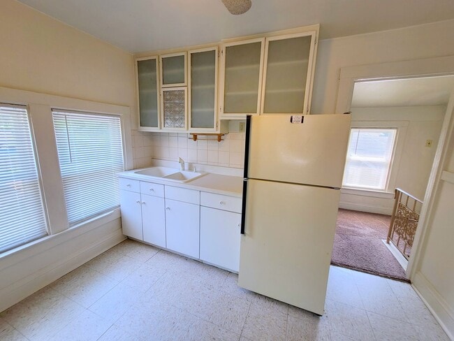 Building Photo - 1217 1/2 E Jackson