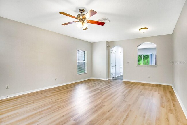 Building Photo - 15867 Fishhawk View Dr