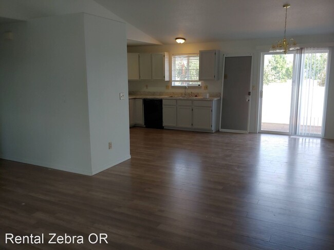 Foto del edificio - 3 br, 2 bath House - 3455 SW Salmon Ave