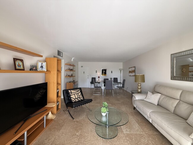 Foto del edificio - 1200 Hibiscus Ave