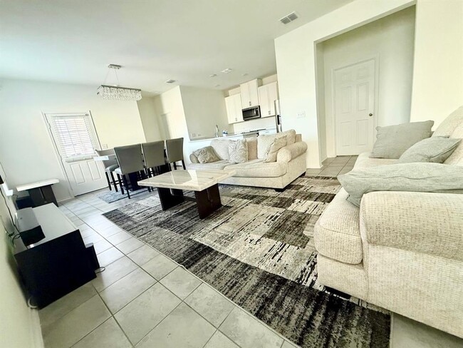 Foto del edificio - 7203 Summer Tanager Dr