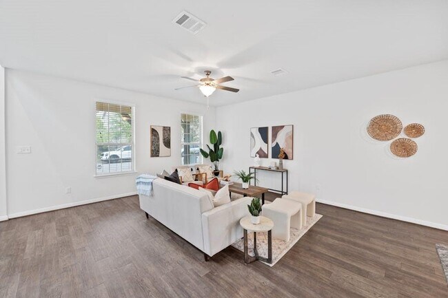 Building Photo - 127 Buckthorn Dr