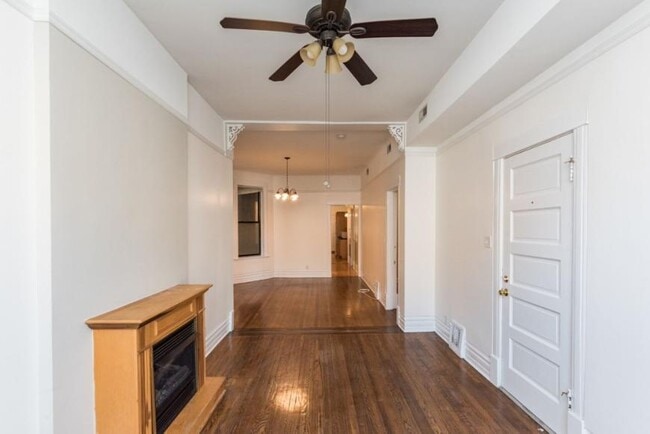 Building Photo - 3 bedroom in Chicago IL 60613