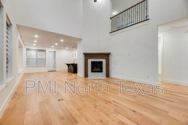 Building Photo - 3926 Stars St