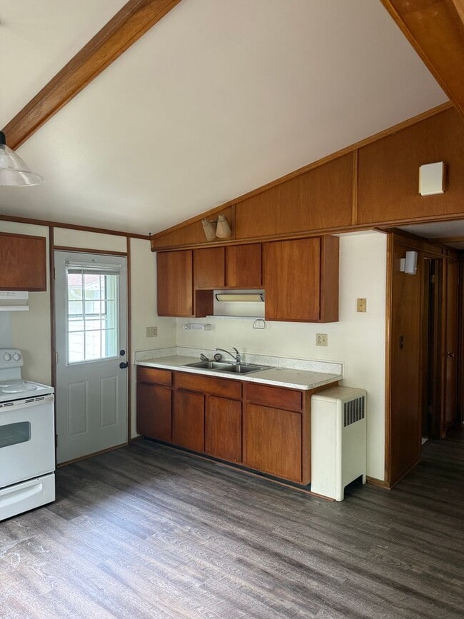 Building Photo - 2514/16 Skeels Ave