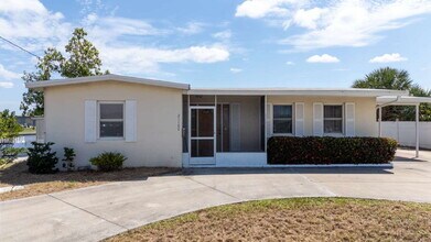 Building Photo - 21160 Edgewater Dr