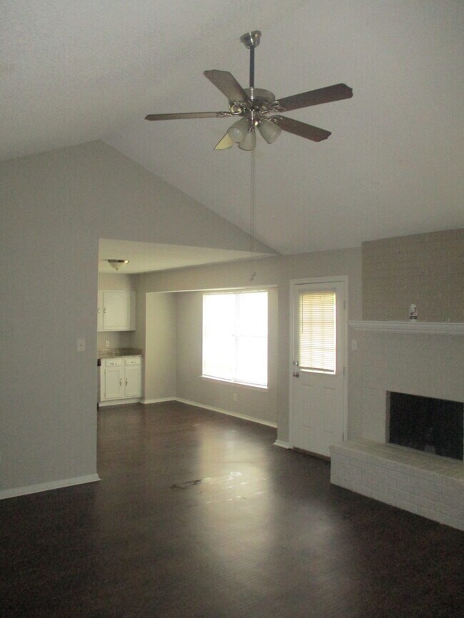 Building Photo - 208 Cambridge Dr