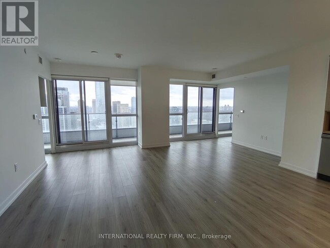 Photo du bâtiment - 395-4395 Bloor St E