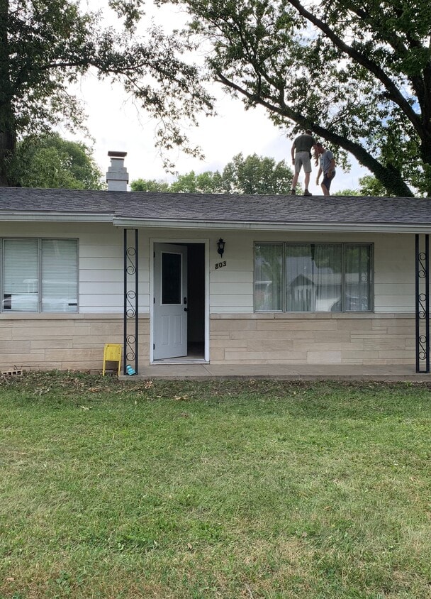 Primary Photo - 803 S 32nd St