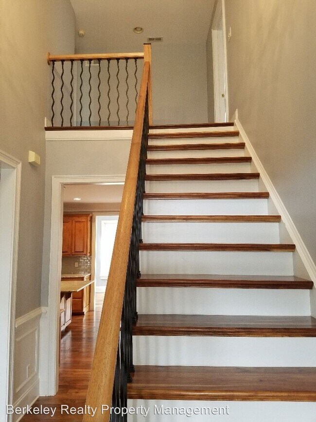 Building Photo - 4 br, 3.5 bath House - 2904 Leatherleaf Dr.