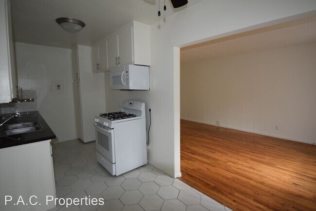 Foto del edificio - 1 br, 1 bath Apartment - 6271 Kester Avenu...