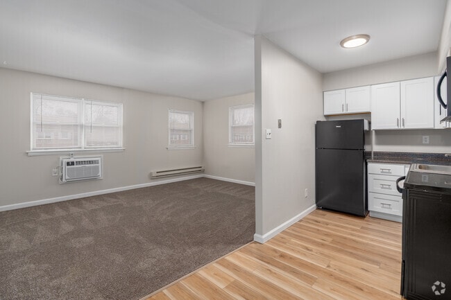 2BR, 1BA - 775SF - Entrance - Park Run Apartments