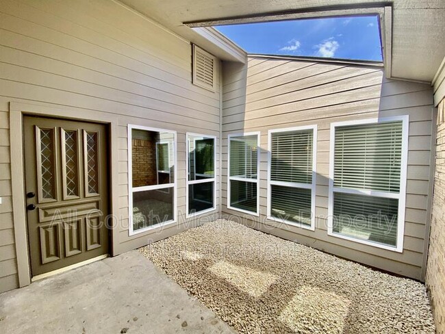 Building Photo - 2023 Springwood Pl