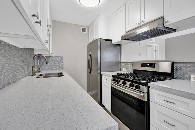 Foto del edificio - 15928 Vanowen St