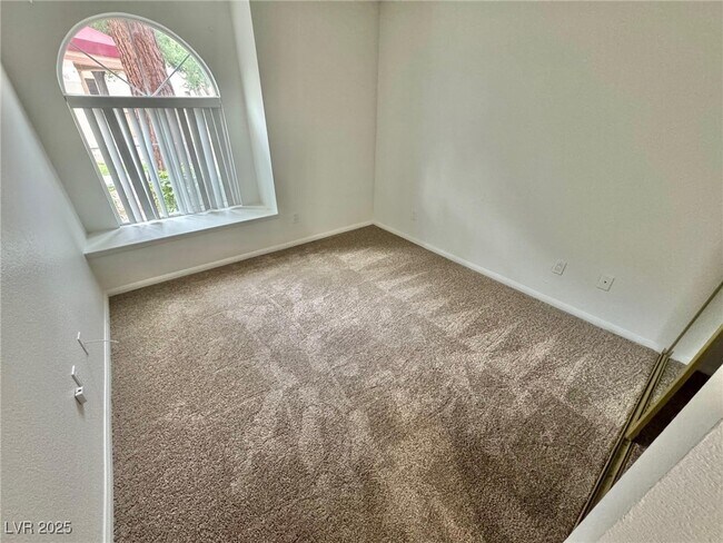 Foto del edificio - 9325 W Desert Inn Rd