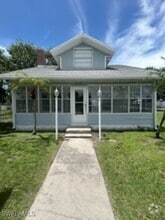 Building Photo - 539 E Pasadena Ave