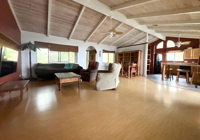 Foto del edificio - Spacious 3-Bedroom Home with Pool, Office, and 2-Car Garage