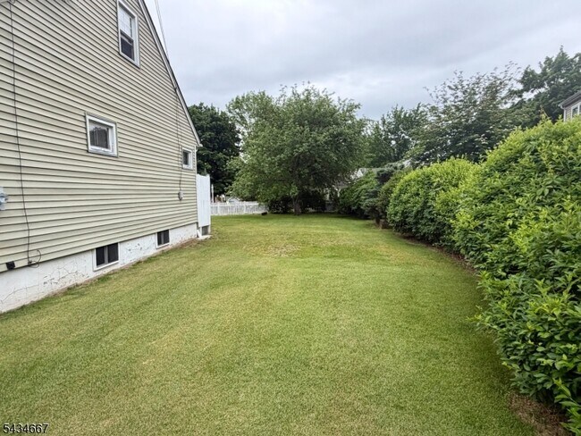 Building Photo - 5 Mulberry Ln