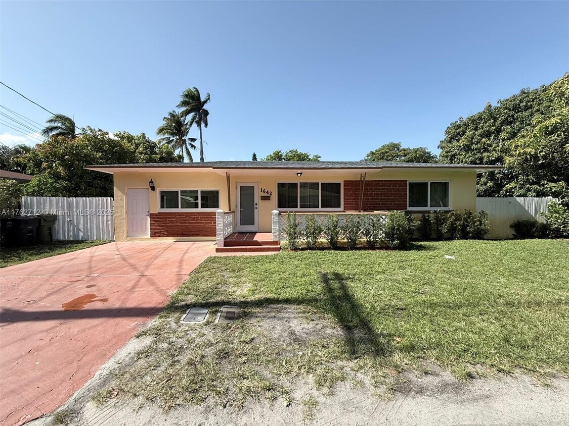 Foto principal - 1642 NE 124th Ln