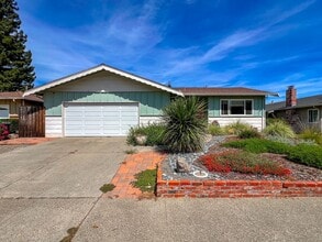 Building Photo - 1742 Sequoia St