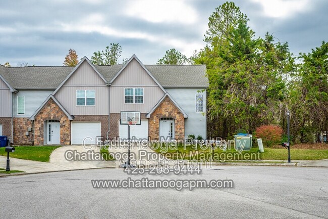 Building Photo - 2700 Stone Trace Dr