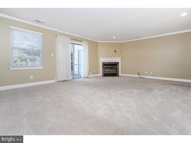 Building Photo - 102 Hazelwood Ln