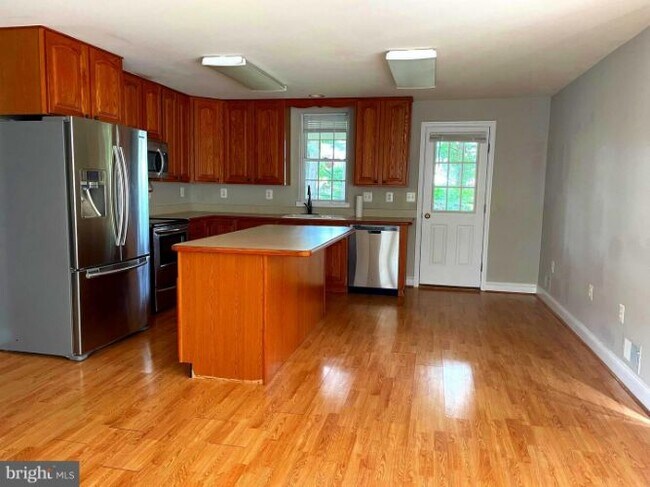 Building Photo - 42277 Chestnut Hill Ln