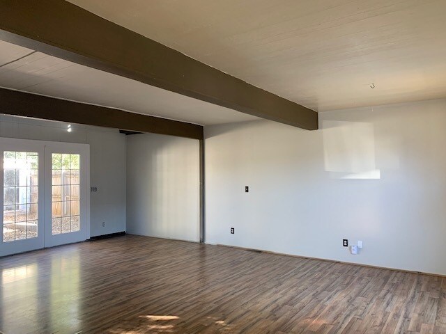 Building Photo - Fantastic Two Bedroom Loft Style Home