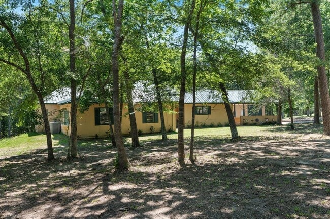 Building Photo - 100 Kings Pt Dr
