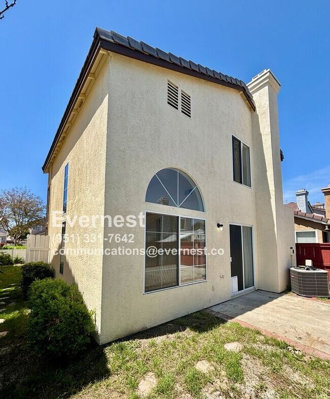 Foto del edificio - 3-Bedroom, 2.5-Bathroom Home with Modern A...