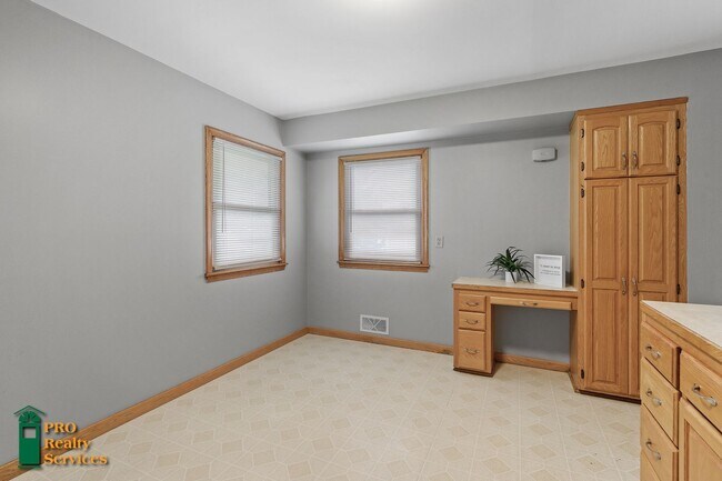 Building Photo - 3 Bedroom Home **Half Off August's Rent wi...