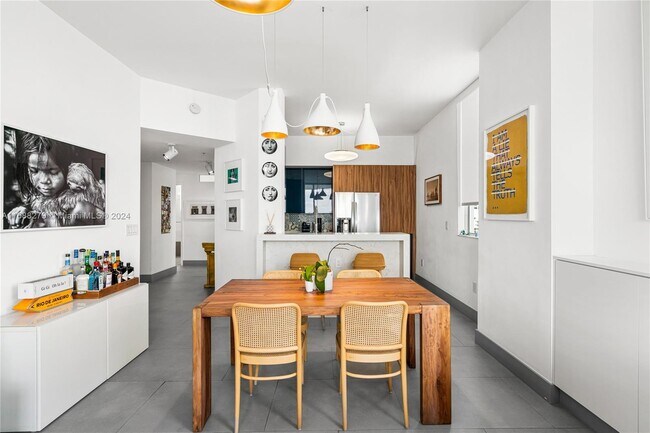 Foto del edificio - 725 NE 22nd St