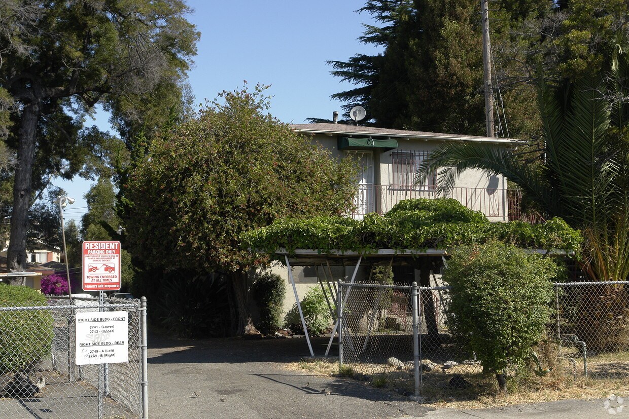 Foto principal - 2729-2749 Humboldt Ave