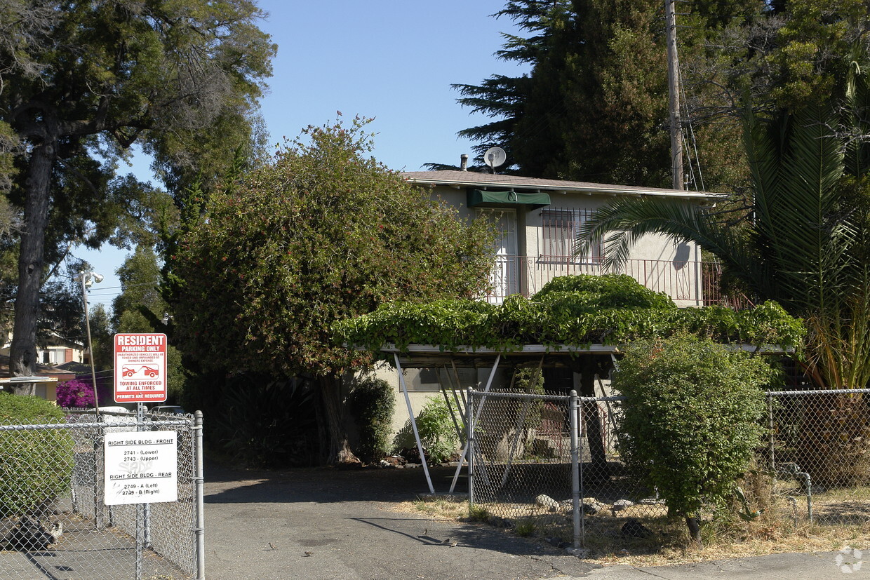 Primary Photo - 2729-2749 Humboldt Ave