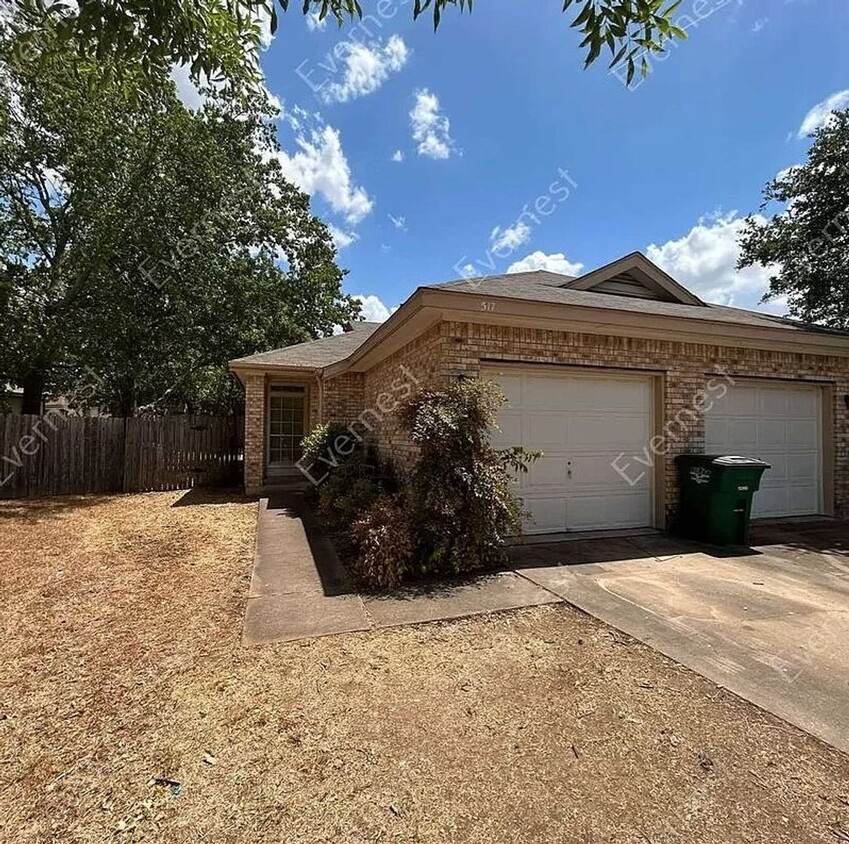 Primary Photo - 517-519 Gregory Ct
