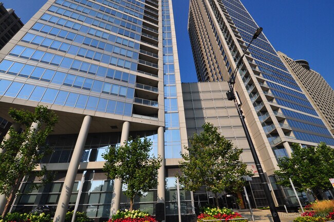 Foto del edificio - 600 N Lake Shore Dr