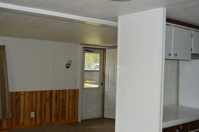 Building Photo - 3537 School Dr