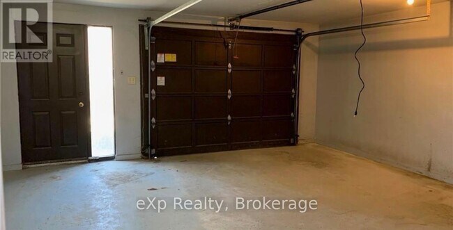 Photo du bâtiment - 215 McNab St