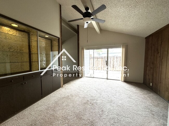 Foto del edificio - 3bd/2ba Rancho Cordova Duplex With 2 Car G...