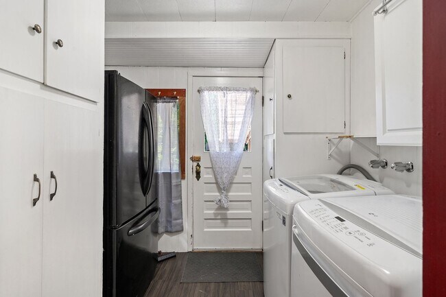 Foto del edificio - Charming Silverdale Home with Business Pot...